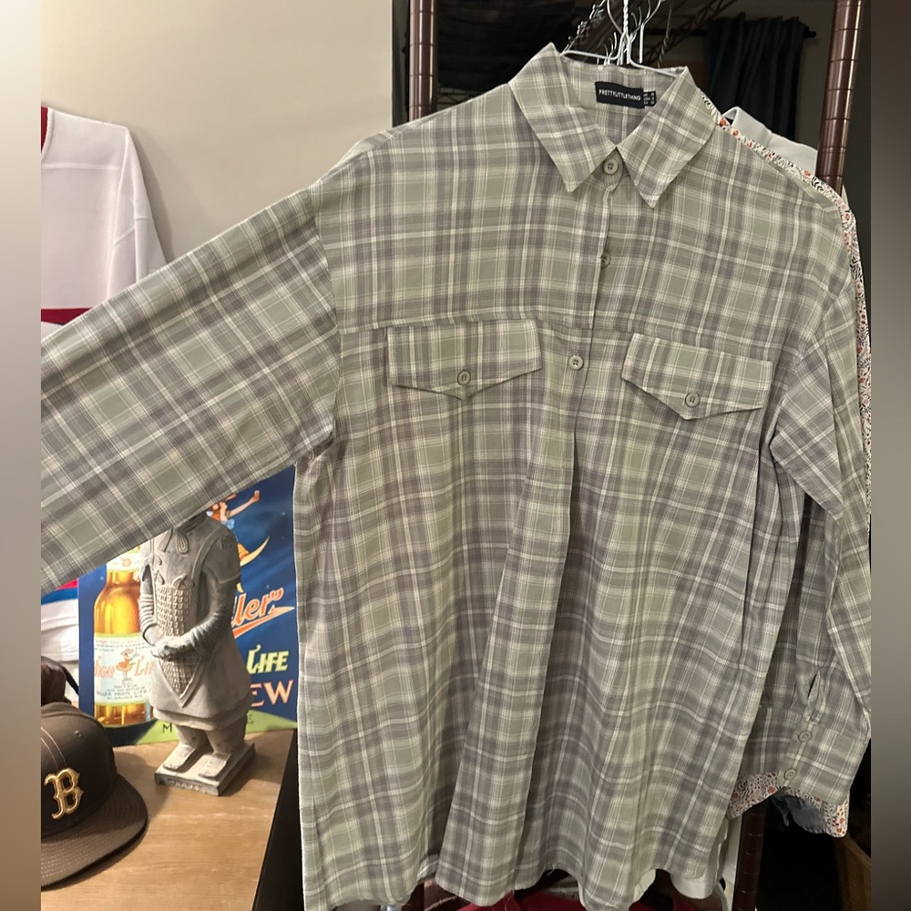 Prettylittlething button down dress shirt, 10/10 condition nothing wrong